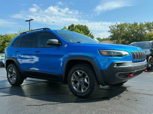 Used 2019 Jeep Cherokee Trailhawk w/ Cold Weather Group AWD/4WD image 3