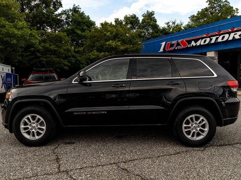 Used 2019 Jeep Grand Cherokee Laredo image 3