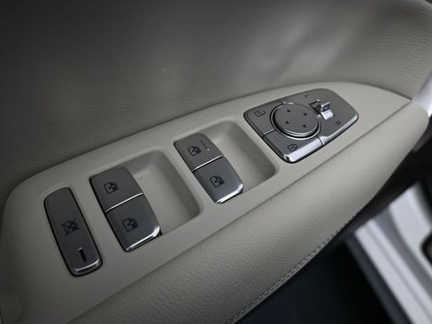 Used 2025 Genesis G70 2.5T RWD image 11