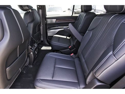 New 2027 Cadillac Vistiq Luxury AWD/4WD image 7