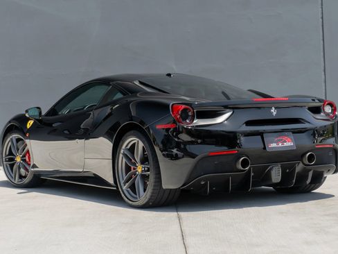 Used 2018 Ferrari 488 GTB RWD image 9