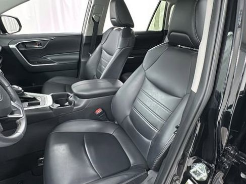 Used 2019 Toyota RAV4 XLE Premium image 10