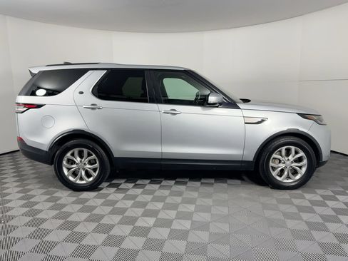 Used 2019 Land Rover Discovery SE image 8