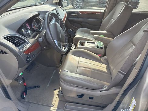 Used 2013 Chrysler Town & Country Touring-L w/ Trailer Tow Group image 5