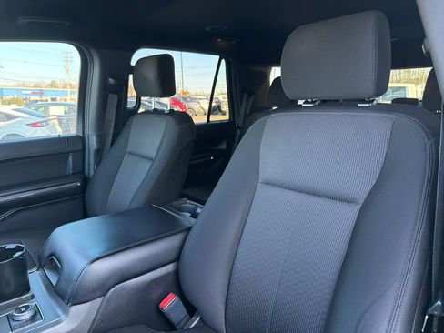 Used 2020 Ford Expedition XLT image 16