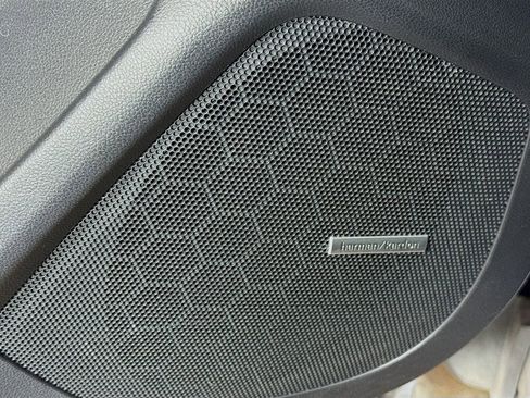 Used 2021 Subaru Ascent Limited w/ Technology Package image 22