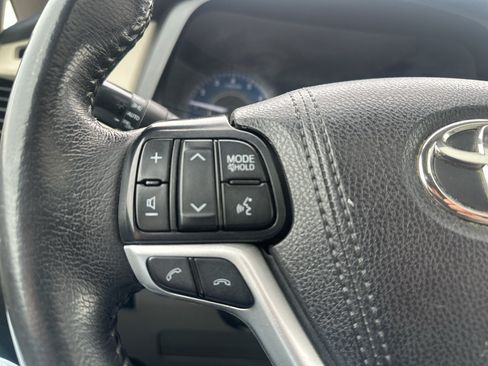 Used 2019 Toyota Sienna XLE w/ XLE Navigation Package FWD image 23