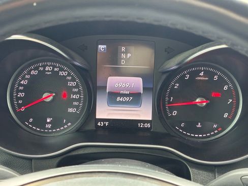 Used 2019 Mercedes-Benz GLC 300 4MATIC image 30