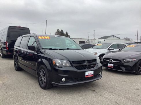 Used 2017 Dodge Grand Caravan GT image 2