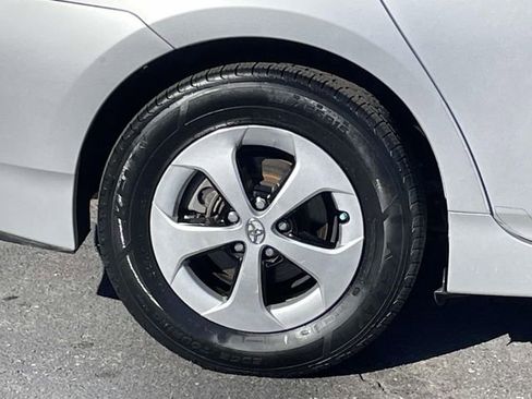 Used 2014 Toyota Prius Two image 32