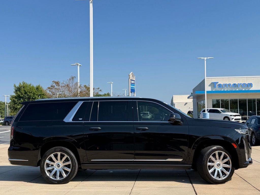 Used 2023 Cadillac Escalade ESV Premium Luxury Platinum AWD/4WD image 4