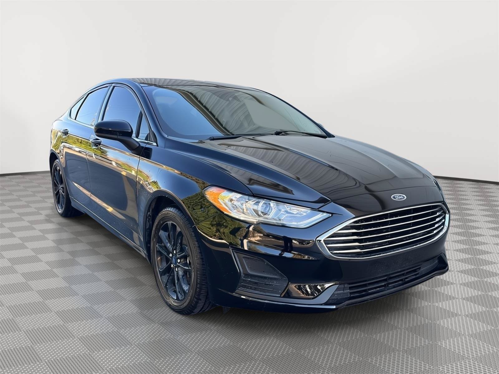 Used 2020 Ford Fusion SE FWD image 4