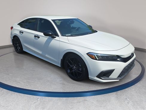 Used 2023 Honda Civic Sport image 3