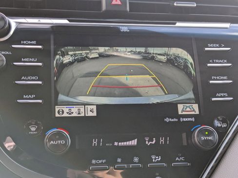 Used 2018 Toyota Camry XSE image 21