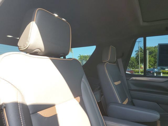 Used 2023 GMC Yukon AT4 w/ AT4 Premium Package AWD/4WD image 25