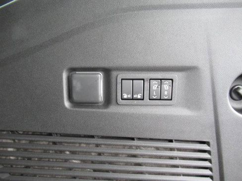 New 2025 Chevrolet Suburban High Country image 38