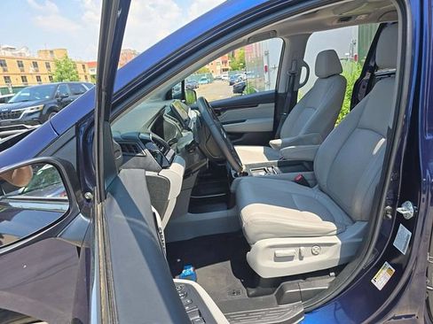 Used 2023 Honda Odyssey Touring image 3