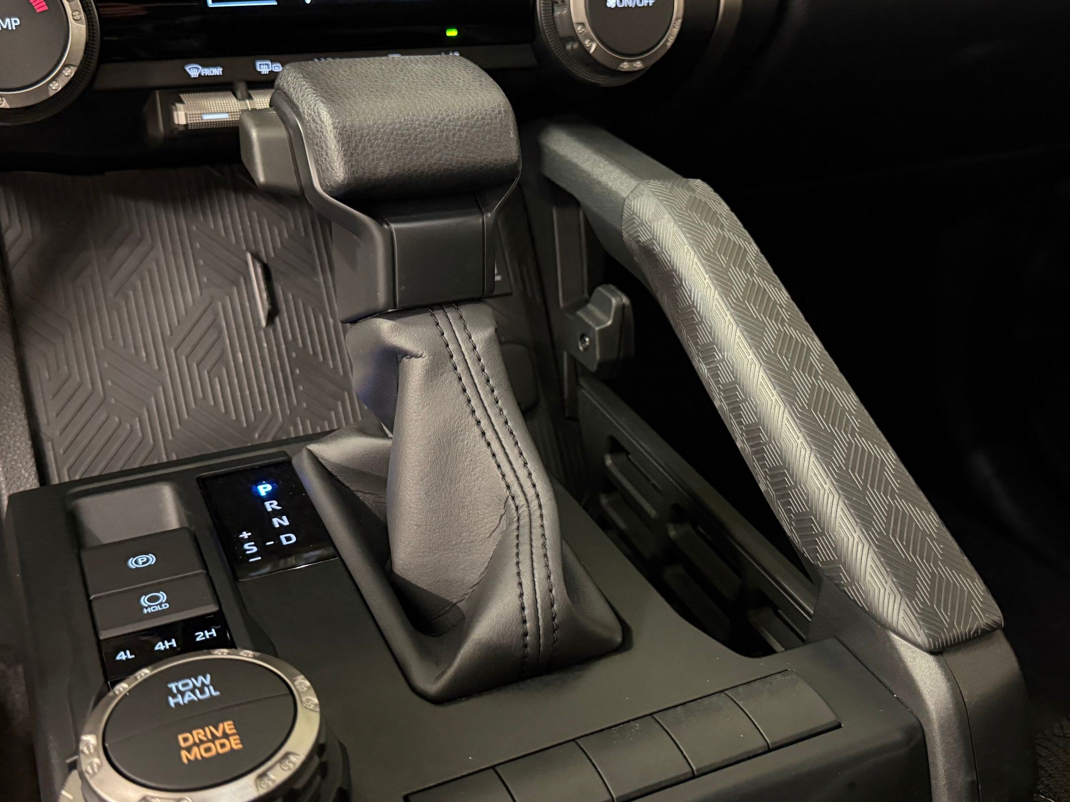 Used 2025 Toyota 4Runner SR5 AWD/4WD image 19