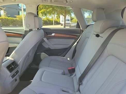 Used 2023 Audi Q5 2.0T Premium w/ Convenience Package image 11