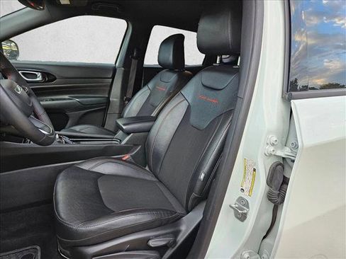 Used 2025 Jeep Compass Trailhawk AWD/4WD image 15
