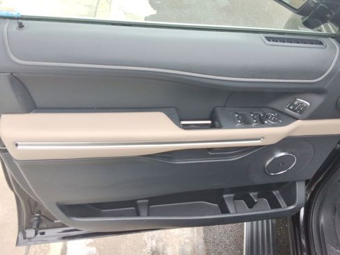 Used 2024 Ford Expedition Limited image 23