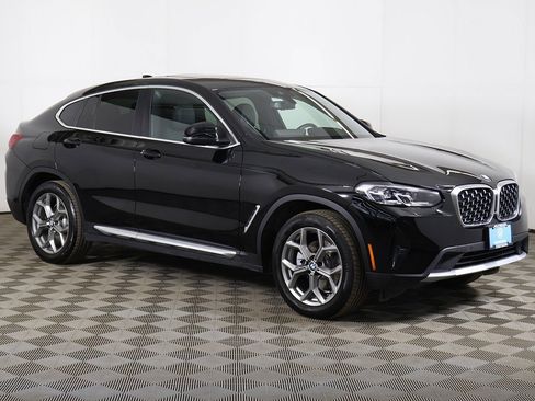 Used 2025 BMW X4 xDrive30i image 2