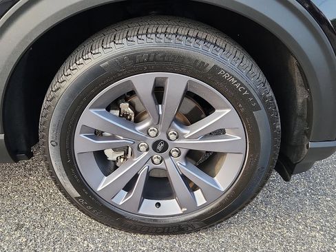 Certified 2022 Ford Explorer XLT w/ Equipment Group 202A image 8