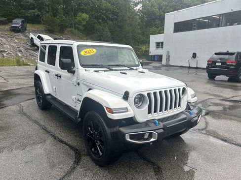 Certified 2023 Jeep Wrangler Unlimited Sahara w/ Cold Weather Group AWD/4WD image 3