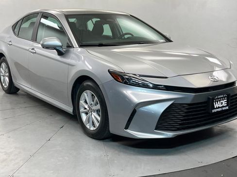 Used 2025 Toyota Camry LE FWD image 7