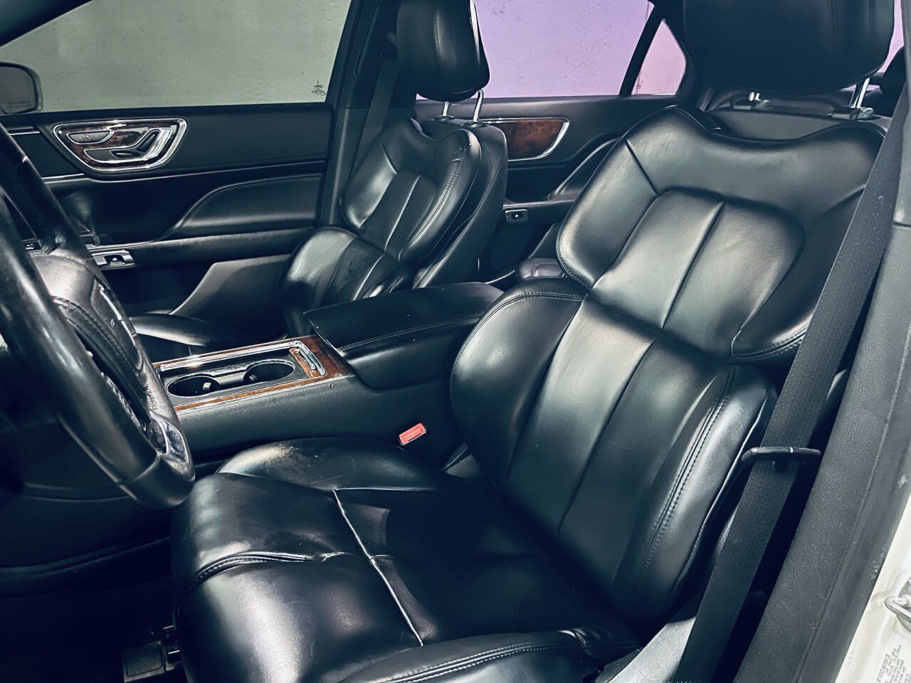 Used 2019 Lincoln Continental Premiere FWD image 14