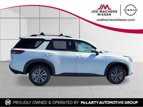 New 2025 Nissan Pathfinder SV image 7