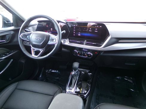 Used 2025 Chevrolet Trax ACTIV w/ Sunroof Package image 29