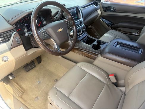 Used 2017 Chevrolet Suburban LT w/ Luxury Package RWD image 11