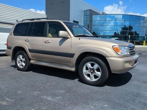 Used 2004 Toyota Land Cruiser AWD/4WD image 2