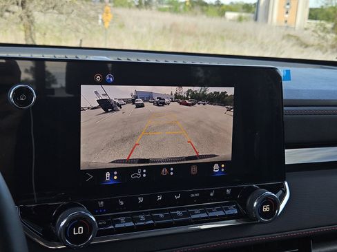 Used 2024 Chevrolet Colorado Z71 w/ Z71 Convenience Package 2 image 17
