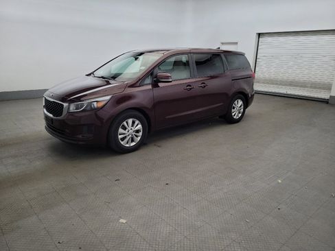 Used 2018 Kia Sedona LX FWD image 2
