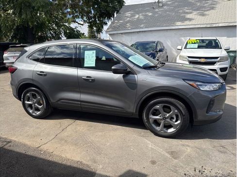 Used 2025 Ford Escape ST-Line Select AWD/4WD image 2