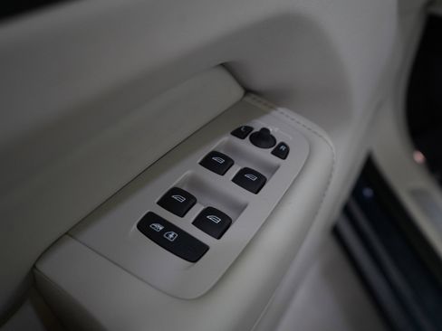 Used 2023 Volvo XC60 B5 Ultimate w/ Climate Package image 18