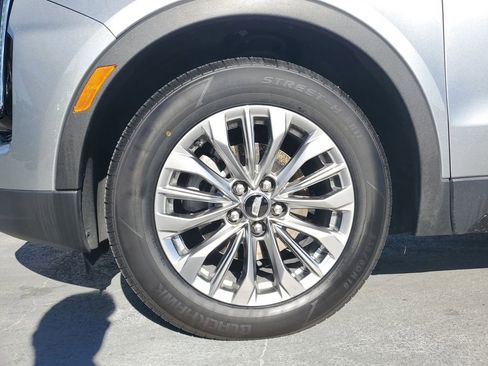 Used 2024 Cadillac XT4 Premium Luxury image 6