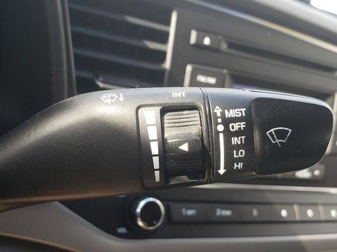 Used 2017 Hyundai Elantra SE image 24