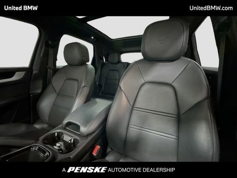 Used 2025 Porsche Cayenne image 5