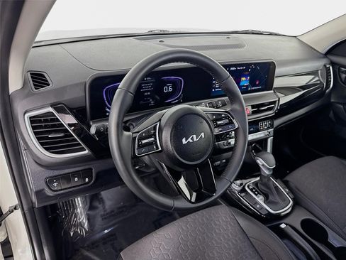 Certified 2025 Kia Seltos S FWD image 9