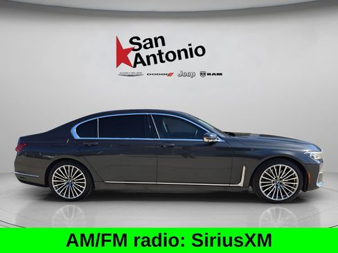 Used 2022 BMW 750i xDrive image 9