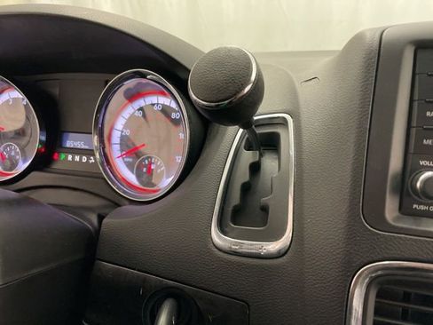 Used 2018 Dodge Grand Caravan SE w/ UConnect Hands-Free Group image 24