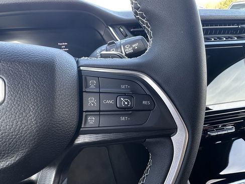 Used 2024 Jeep Grand Cherokee Laredo X image 24