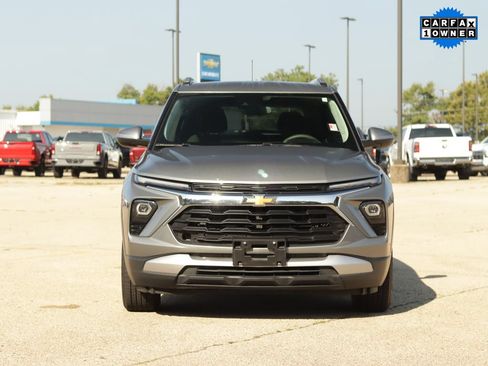 Used 2025 Chevrolet TrailBlazer LT FWD image 2