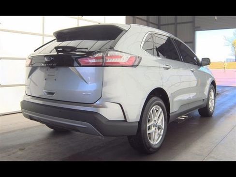 Used 2022 Ford Edge SEL w/ Convenience Package image 2