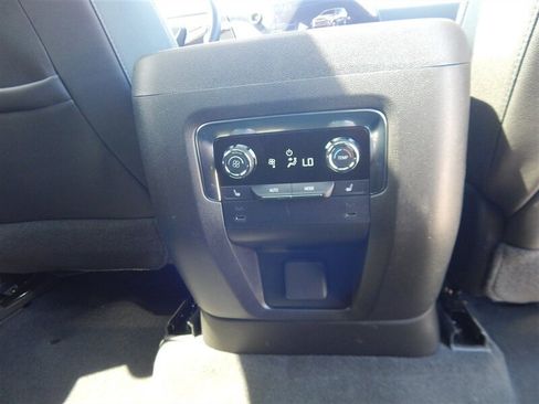 Used 2026 Chevrolet Suburban High Country AWD/4WD image 15