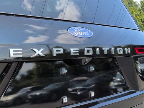 Used 2025 Ford Expedition Platinum w/ Driver's Package AWD/4WD image 13