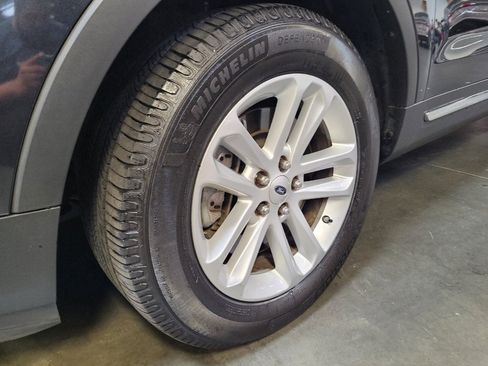 Used 2017 Ford Explorer XLT w/ Equipment Group 201A FWD image 31